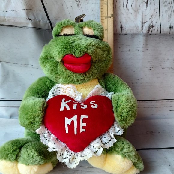 Fiesta kiss me queen frog plush valentine's plush - Picture 7 of 7
